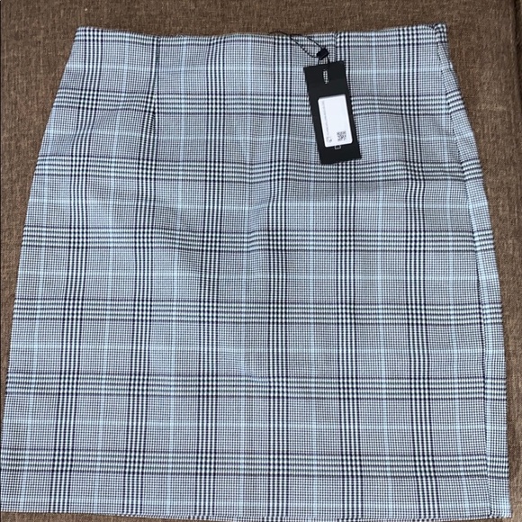 Size Small (FITS MEDIUM) Plaid Mini Skirt - Picture 1 of 3